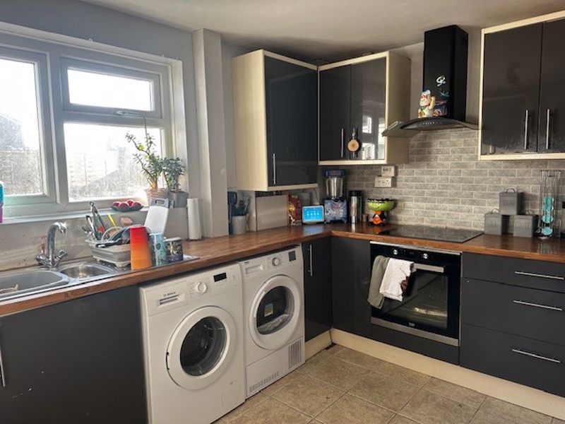 3 bed house for sale in Stuart Avenue, New Ollerton , NG22 3