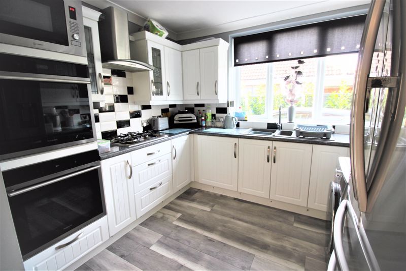 3 bed house for sale in Main Road, Boughton, NG22 5