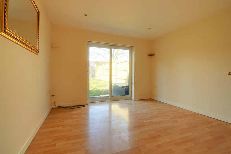 2 bed bungalow to rent in Hazel Road, New Ollerton, NG22  - Property Image 5