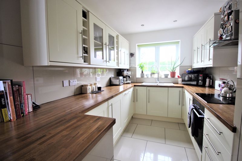 3 bed bungalow for sale in Kingston Drive, Ollerton, NG22  - Property Image 14