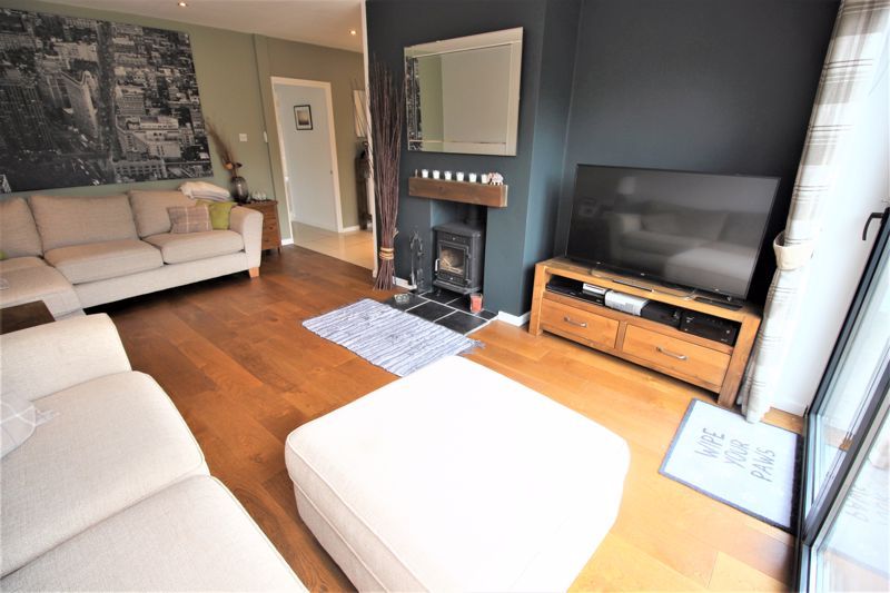 3 bed bungalow for sale in Kingston Drive, Ollerton, NG22  - Property Image 4