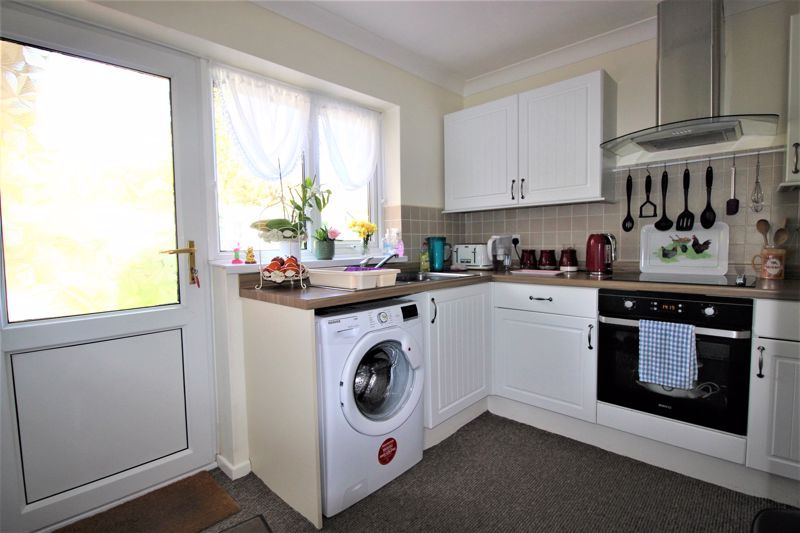 2 bed bungalow for sale in Maypole Road, Wellow, NG22  - Property Image 6