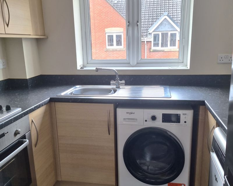 2 bed flat to rent in Trinity Road, Edwinstowe, NG21  - Property Image 2