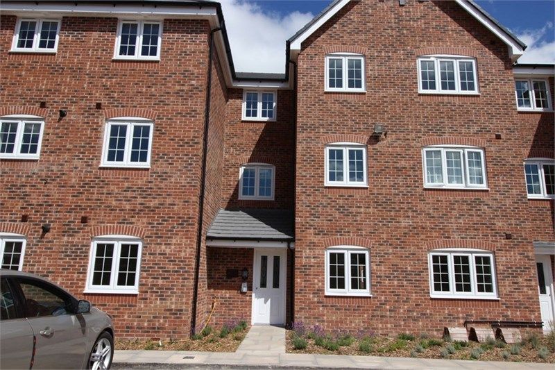 2 bed flat to rent in Goodwill Road, Ollerton, NG22 1