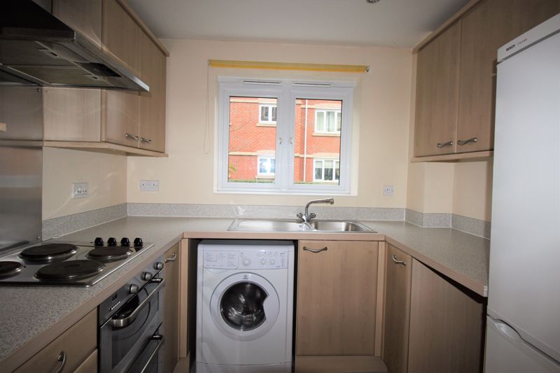 2 bed flat to rent in Trinity Road, Edwinstowe, NG21  - Property Image 2