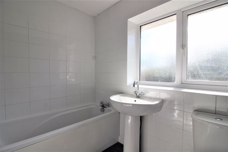 4 bed house for sale in The Markhams, New Ollerton, NG22 8