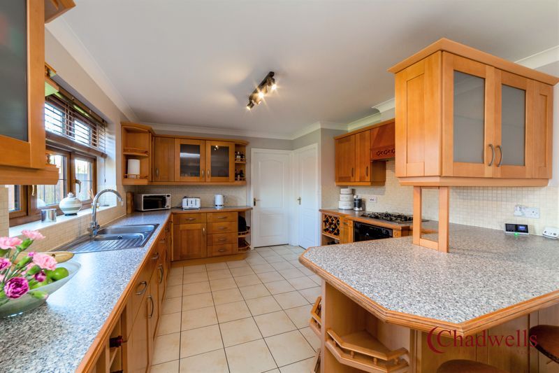 5 bed house for sale in Occupation Lane, Edwinstowe, NG21  - Property Image 4