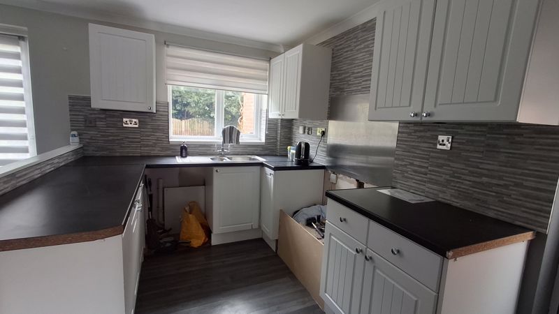 3 bed house for sale in Church View, Ollerton, NG22  - Property Image 3