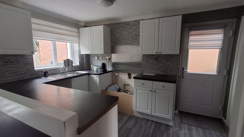 3 bed house for sale in Church View, Ollerton, NG22  - Property Image 4