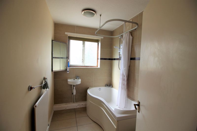 3 bed house for sale in Lansbury Road, Edwinstowe, NG21 5