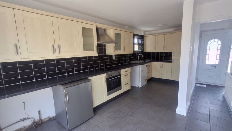 3 bed house to rent in Breck Bank Crescent, Ollerton, NG22  - Property Image 2
