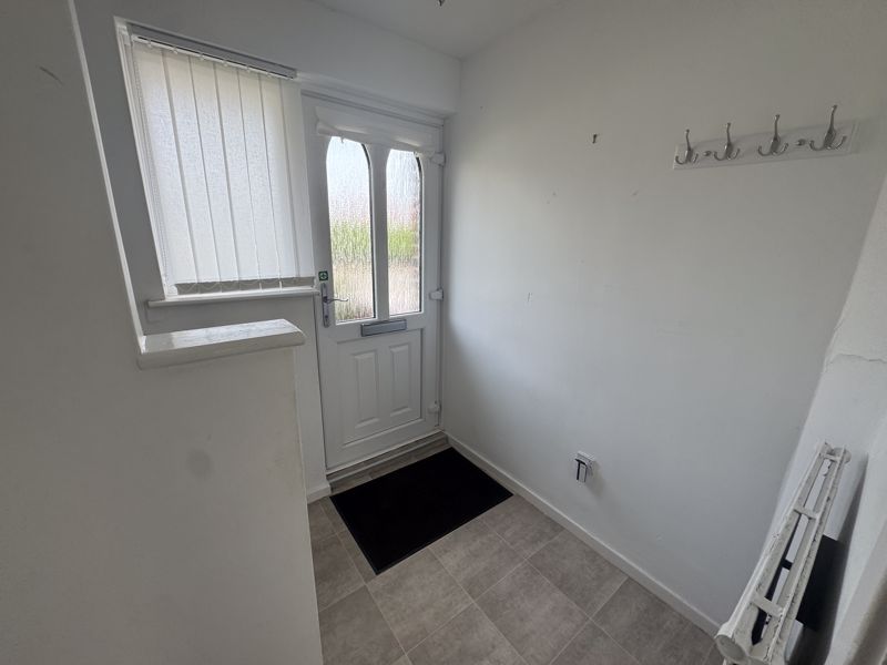 3 bed house for sale in Beardsley Road, Edwinstowe, NG21  - Property Image 2