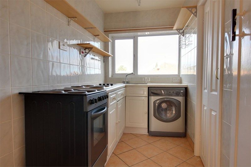 2 bed flat to rent in Pecks Hill, Mansfield, NG18 2