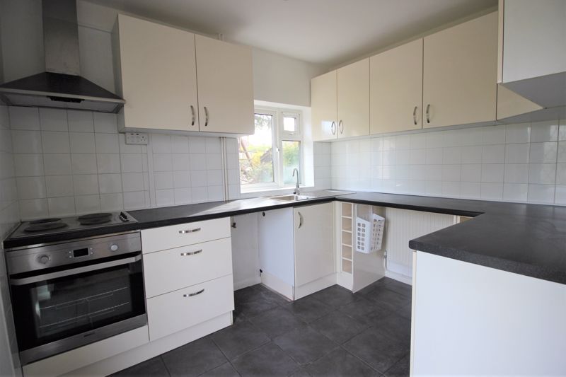 3 bed house to rent in Triumph Close, EAKRING, NG22  - Property Image 4
