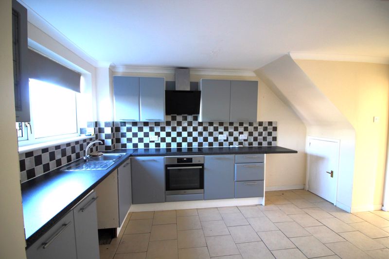 4 bed house to rent in Stuart Avenue, New Ollerton, NG22 4