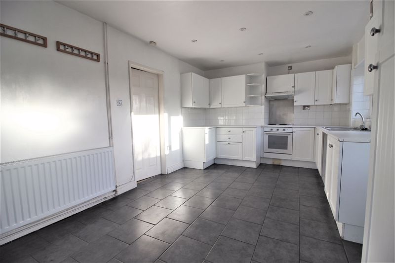 3 bed house to rent in Mansfield Road, Edwinstowe, NG21  - Property Image 2