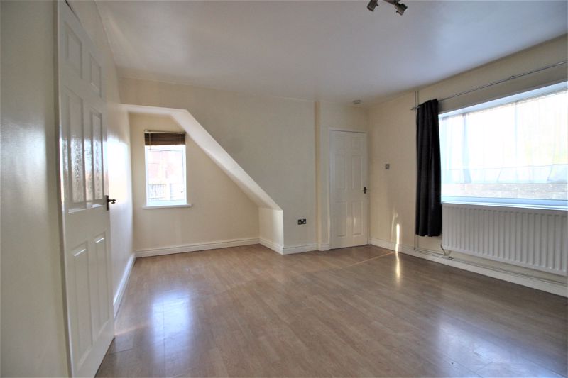 3 bed house to rent in Mansfield Road, Edwinstowe, NG21 3