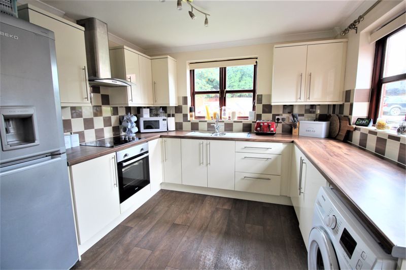 4 bed house for sale in Bowman Place, Wellow, NG22  - Property Image 3