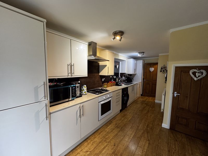 3 bed house for sale in The Markhams, Ollerton, NG22 5