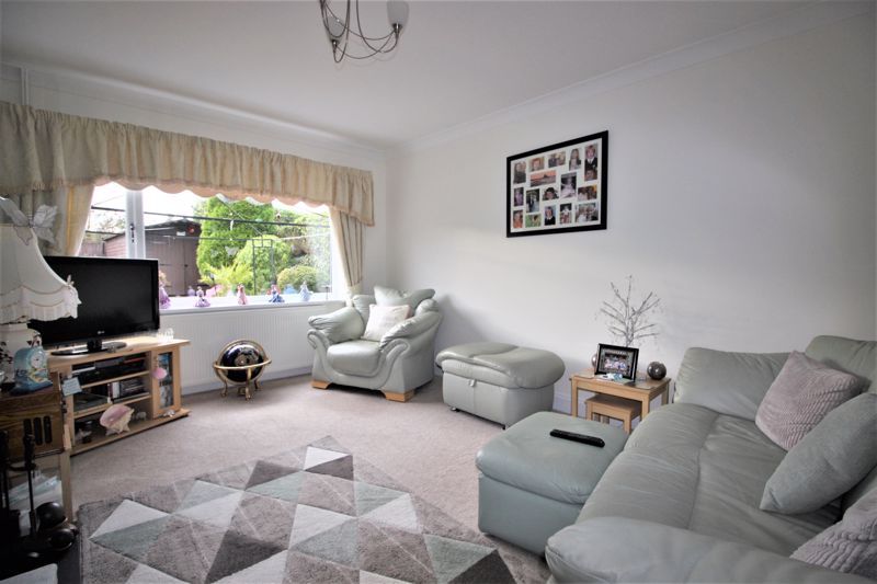 3 bed house for sale in Henton Road, Mansfield, NG21  - Property Image 2