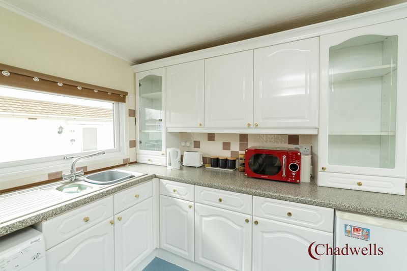 2 bed bungalow for sale in Leighton Park Mickledale Lane, Bilsthorpe, NG22  - Property Image 2