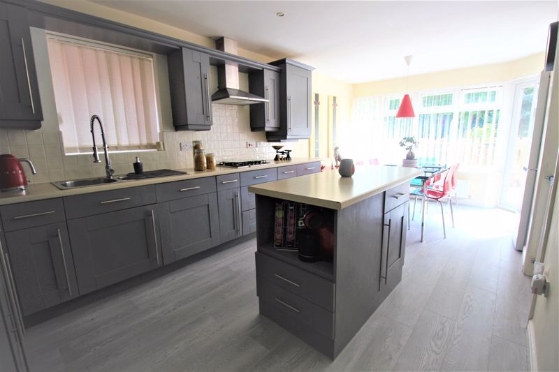 5 bed house for sale in Guylers Hill Drive, Clipstone Village, NG21  - Property Image 8