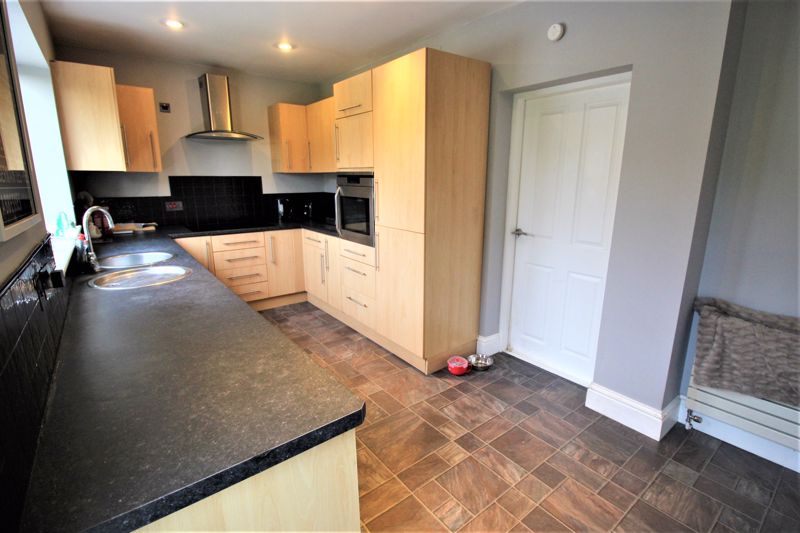 3 bed house for sale in Walesby Lane, New Ollerton, NG22  - Property Image 9