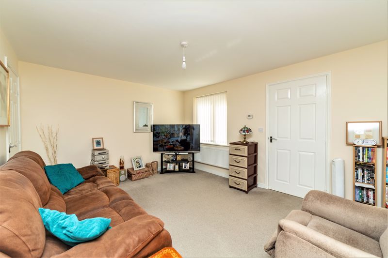 3 bed house for sale in Griffin Road, New Ollerton, NG22  - Property Image 3