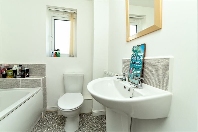 3 bed house for sale in Griffin Road, New Ollerton, NG22  - Property Image 5