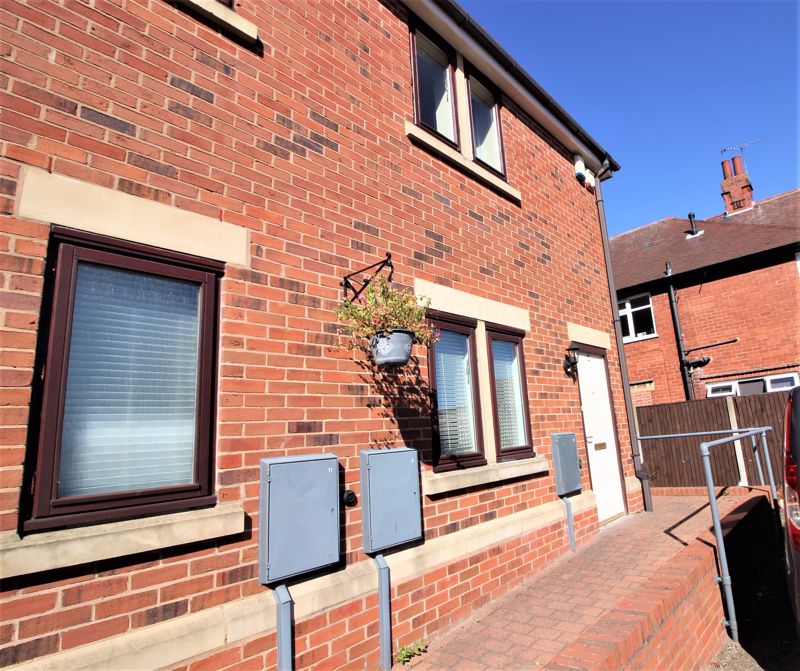2 bed flat to rent in West Lane, Edwinstowe, NG21 1