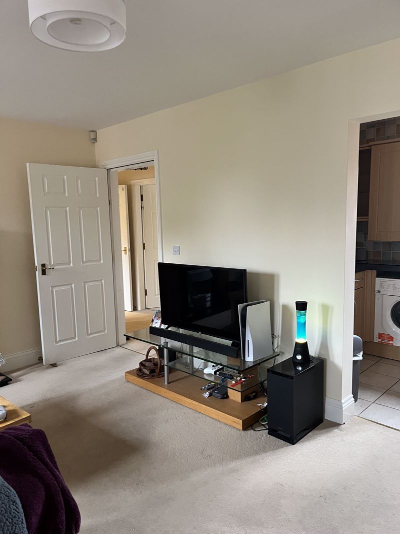 2 bed flat to rent in West Lane, Edwinstowe, NG21 5