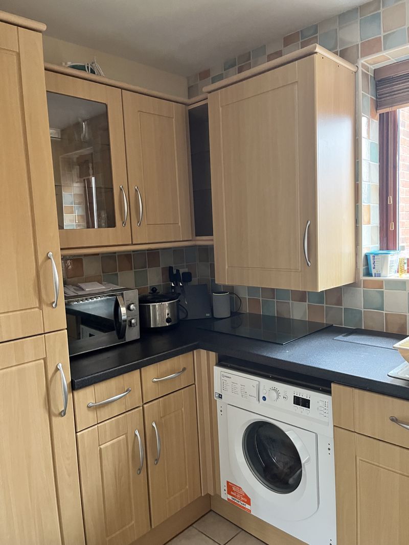 2 bed flat to rent in West Lane, Edwinstowe, NG21 8