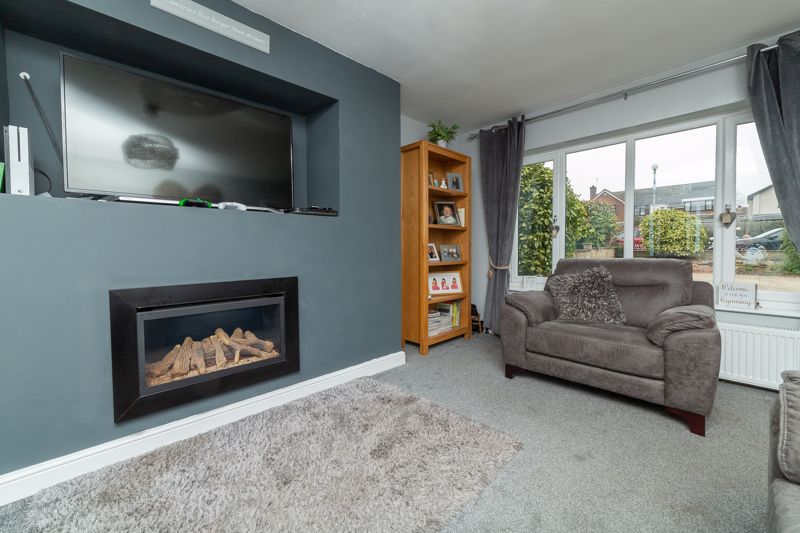 4 bed house for sale in Mansfield Road, Edwinstowe, NG21 14