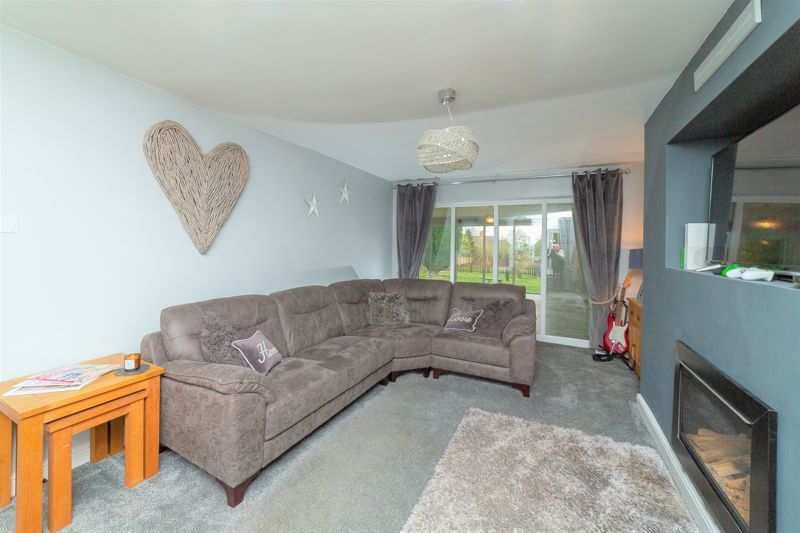4 bed house for sale in Mansfield Road, Edwinstowe, NG21 15