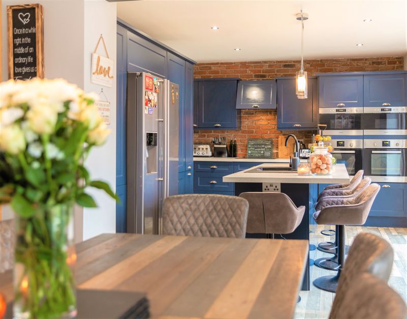 4 bed house for sale in Mansfield Road, Edwinstowe, NG21 5