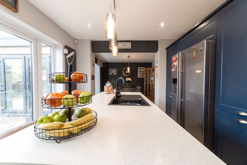 4 bed house for sale in Mansfield Road, Edwinstowe, NG21 8
