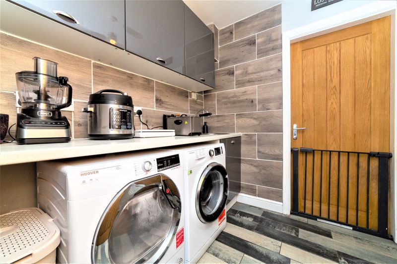 4 bed house for sale in Mansfield Road, Edwinstowe, NG21 9