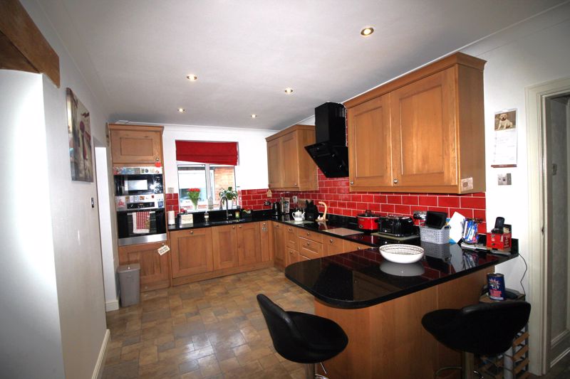 4 bed  for sale in Robin Hood Avenue, Mansfield, NG21 10