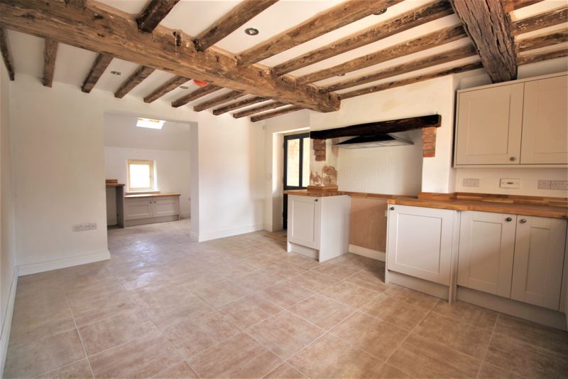 5 bed house for sale in Main Street, Kirton, NG22  - Property Image 2