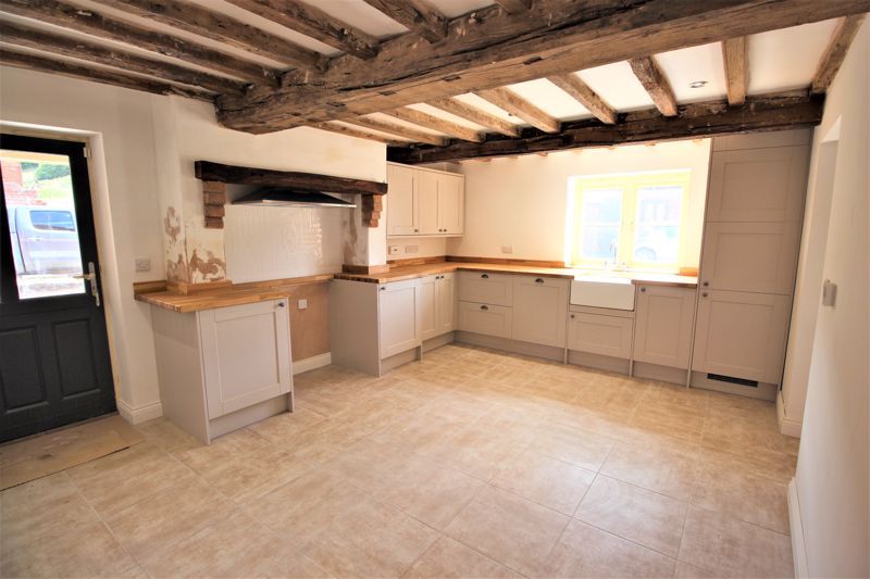 5 bed house for sale in Main Street, Kirton, NG22  - Property Image 3