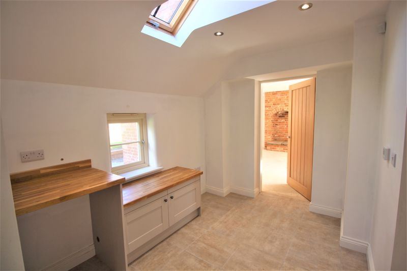 5 bed house for sale in Main Street, Kirton, NG22  - Property Image 6