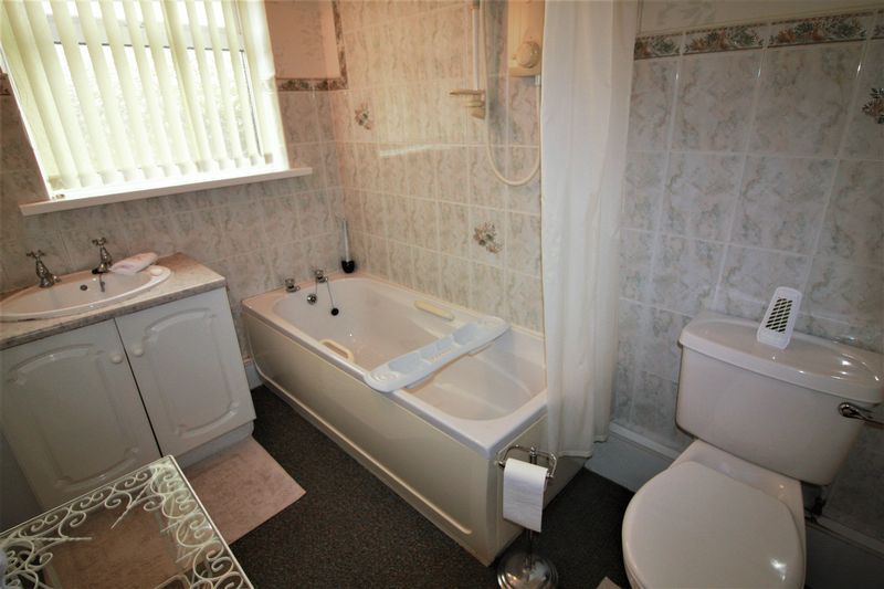 3 bed house for sale in Beech Avenue, Ollerton, NG22 4