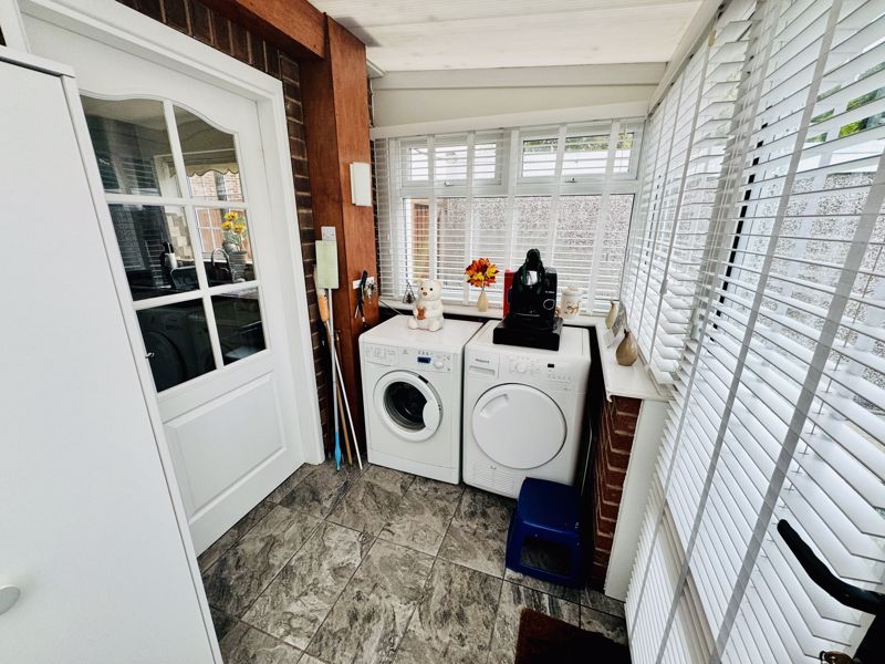 3 bed house for sale in Henton Road, Mansfield, NG21 13