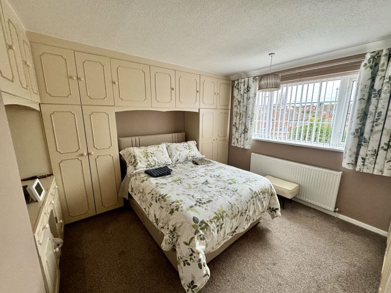 3 bed house for sale in Henton Road, Mansfield, NG21 15