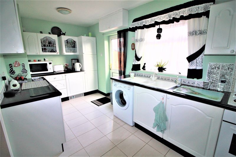 3 bed house for sale in First Avenue, Edwinstowe, NG21 2