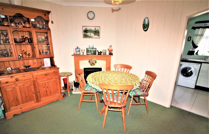 3 bed house for sale in First Avenue, Edwinstowe, NG21  - Property Image 3