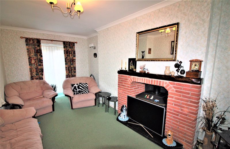3 bed house for sale in First Avenue, Edwinstowe, NG21 4