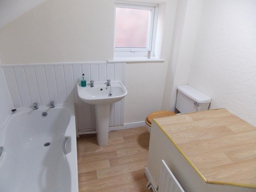 2 bed flat to rent  - Property Image 4