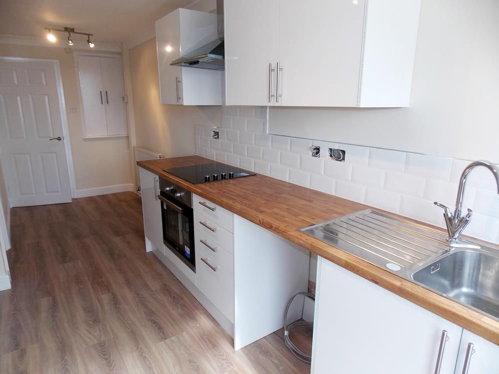 3 bed  to rent in Clifton  - Property Image 2