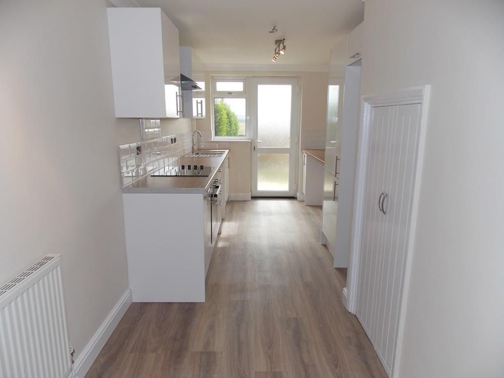 3 bed  to rent in Clifton  - Property Image 3